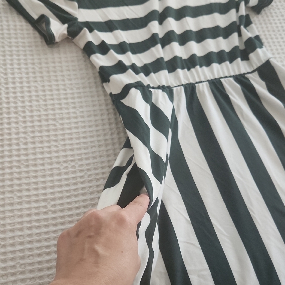 Chic Striped Top - Picture 3 of 5